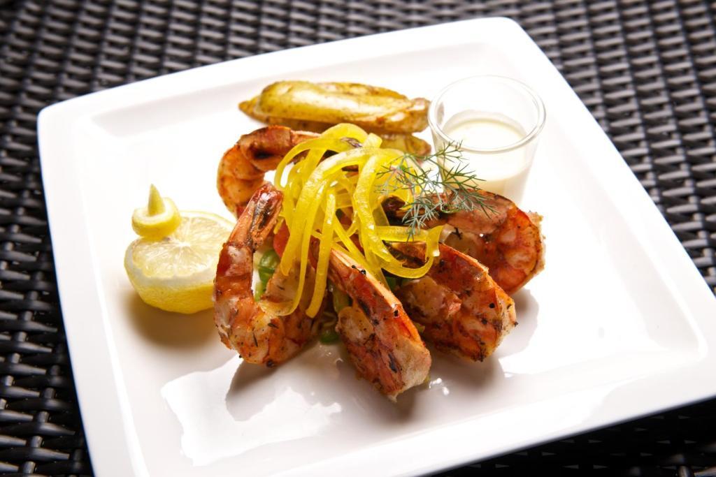 The Royal Riviera Hotel Doha Ngoại thất bức ảnh
