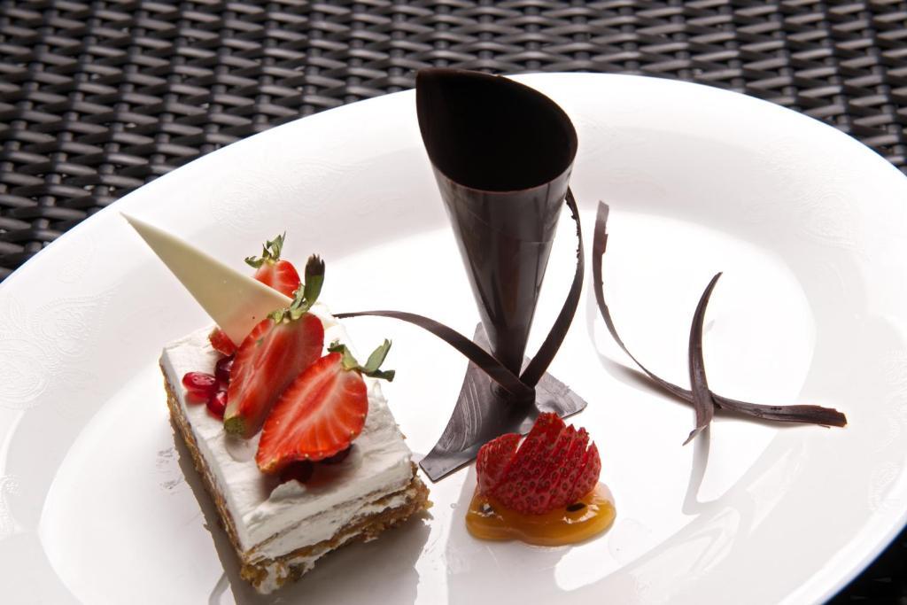 The Royal Riviera Hotel Doha Ngoại thất bức ảnh